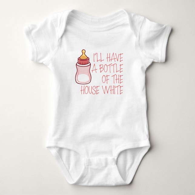 Ich werde eine Flasche Weiße Säugling Mädchen im H Baby Strampler (Vorderseite)
