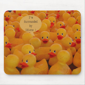 Ich werde von den Idioten umgeben Mousepad