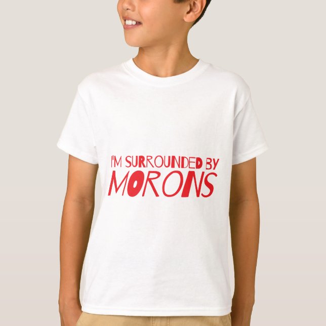 Ich werde von den IDIOTEN umgeben T-Shirt (Vorderseite)
