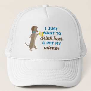 Ich will gerade, um Bier zu trinken u. pet meine Truckerkappe