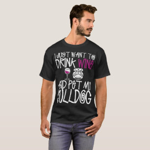 Ich will gerade, um Wein zu trinken und Pet meinen T-Shirt