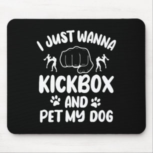 Ich will nur Kickboxen und meinen Hund streicheln  Mousepad