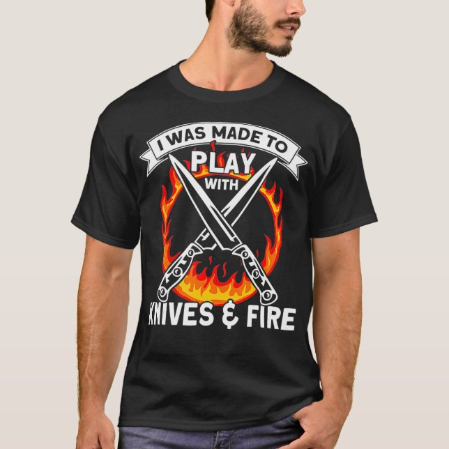 Ich wurde dazu gemacht, mit Messern und Feuer zu s T-Shirt (Vorderseite)