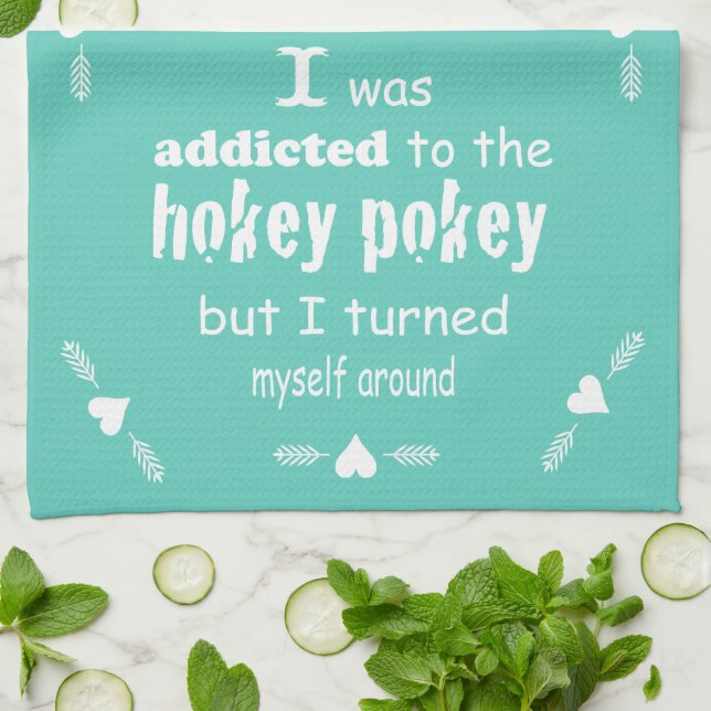 Ich wurde dem Hokey Pokey Typografy Zitat zugeschr Küchentuch (Gefaltet)