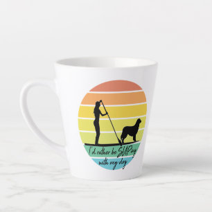 Ich würde lieber mit meinem Hund-SUP-Mädchen übert Milchtasse