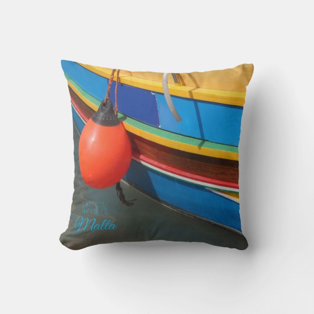 Iconic Striped Old Fishing Boats Malta Souvenir Kissen (Vorderseite)