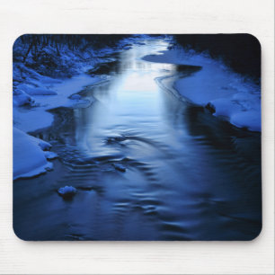 Icy und Schneefluss mit winterblau Mousepad