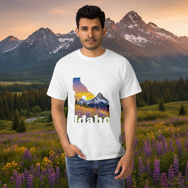 Idaho-Form mit Berg und Wildblumen T-Shirt (Von Creator hochgeladen)