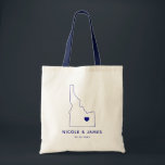 Idaho Wedding Welcome Bag Tasche, Navy Blue Map Tragetasche<br><div class="desc">Begrüßungsgeschenktasche mit Kartengrafik. Ihre Gäste werden in ihrem Hotel einchecken und diese Tasche mit den Leckereien,  die sie erwarten,  finden. Sie können das Herz mit der Funktion "Weiter anpassen" an den Ort Ihres großen Tages positionieren.</div>