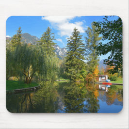 Idylle des Herbstbeckens Mousepad