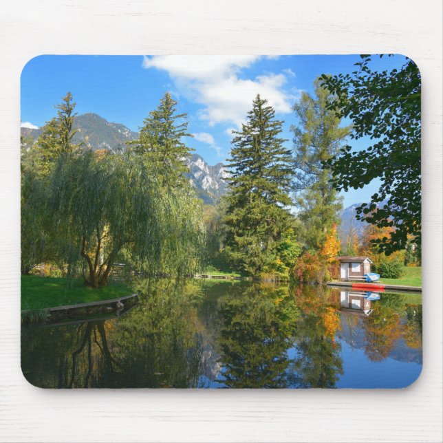 Idylle des Herbstbeckens Mousepad (Vorne)