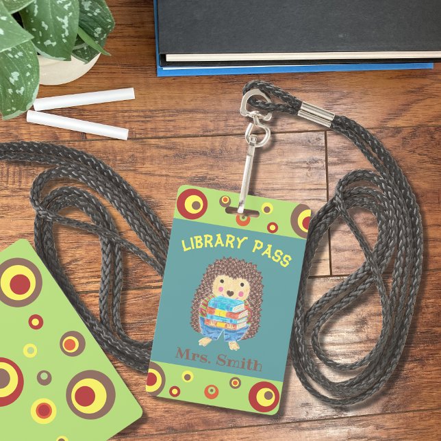 Igel mit Bücherhalle Ausweis (Von Creator hochgeladen)