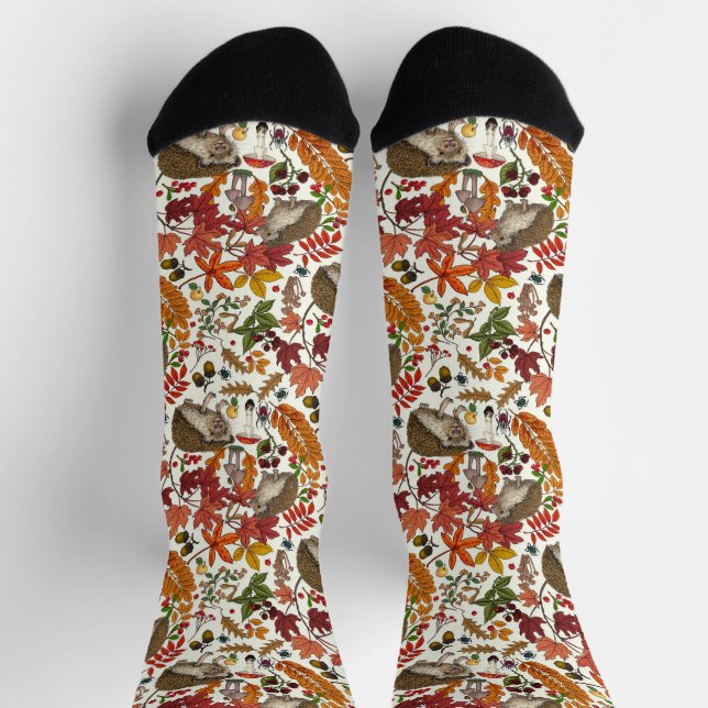 Igel und Herbstwaldflora auf Elfenbein Socken (Oben)