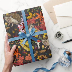 Igel und Herbstwaldflora auf Schwarz Geschenkpapier