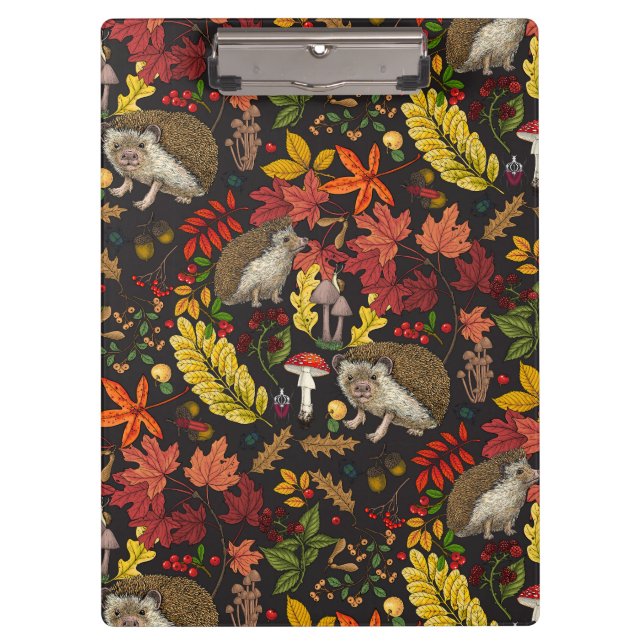 Igel und Herbstwaldflora auf Schwarz Klemmbrett (Vorderseite)
