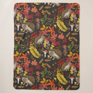 Igel und Herbstwaldflora auf Schwarz Sherpadecke
