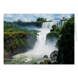 Iguazu-Wasserfälle umgeben von Dschungel
