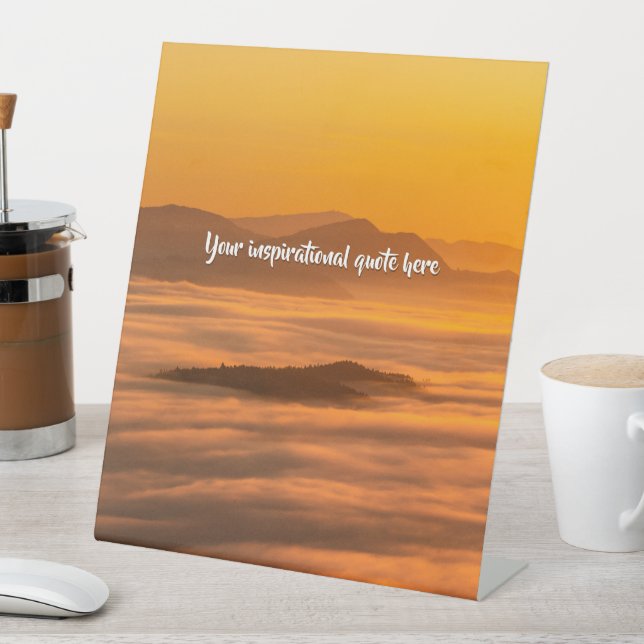 Ihr benutzerdefinierter Text überwindet nebelige L Sockelschild (In Situ)