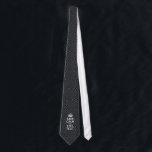 Ihr benutzerdefiniertes, ruhiges Sprichwort auf sc Krawatte<br><div class="desc">Ihr Behalten, ruhiges Sprichwort in einem eleganten, schwarz-wirbelfarbenen Dekor. Ein personalisiertes Sprichwort im Stile von Calm auf einem freundlichen Geschenk. Humorvoll oder skurril versuchen Sie Ihre kreativen Worte auf zwei bearbeitbaren Textzeilen. Vergessen Sie nicht, HAUPTSTÄDTE für beste Ergebnisse zu verwenden. Verwenden Sie den Link "Diesen Designer Gefragt", um uns mit...</div>