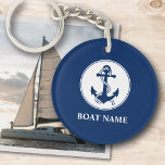 Ihr Bootsname Anchor & Rope Navy Blue 2 Seite Schlüsselanhänger<br><div class="desc">Ein doppelseitiger, personalisierter Acryl-Schlüsselanhänger zum Thema nautische Themen mit Ihrem Bootsnamen, Familiennamen, Kapitän oder anderen Wunschtexten. Dieses einzigartige Design besticht durch ein individuelles Ankeremblem mit einem Seil in klassischem Marineblau und einem schicken weißen Kreis auf marineblau-blauem Hintergrund. Bei Bedarf können Sie die Hintergrundfarbe leicht an Ihre aktuelle Gestaltung anpassen. Macht...</div>