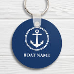 Ihr Bootsname Name Sea Anchor Blau Schlüsselanhänger<br><div class="desc">Ein personalisierter nautischer Schlüsselanhänger mit Ihrem Bootsnamen, Familiennamen oder anderen Wunschtexten. Dieses einzigartige Design besticht durch einen Vintagen, nach Maß gefertigten Bootanker mit weißem Diamantenkreisemblem auf klassischem Marineblau. Bei Bedarf können Sie die Hintergrundfarbe leicht an Ihre aktuelle Gestaltung anpassen. Macht ein großartiges Geschenk zu jedem Anlass für diesen Superkapitän, Skipper...</div>