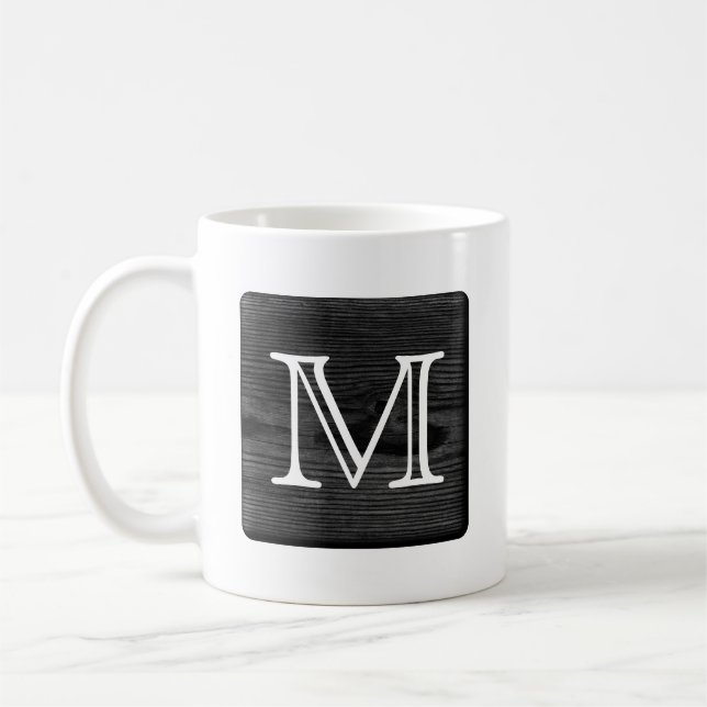 Ihr Buchstabe-Monogramm. Bild des schwarzen Holzes Kaffeetasse (Links)
