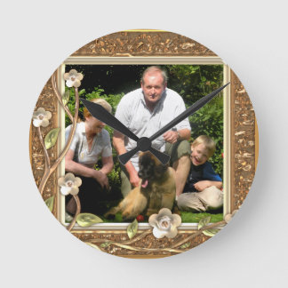 Ihr eigenes Foto in einem Golden Blume Rahmen! - Runde Wanduhr