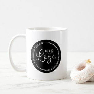 Ihr Firmenlogo auf schwarzem Kreis Kaffeetasse