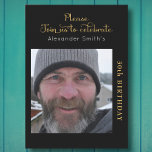 Ihr Foto 30. Geburtstag Schwarz und Gold Einladung<br><div class="desc">Feiern Sie Ihren 30. Geburtstag stilvoll mit dieser einzigartigen, schwarzen und goldenen Einladung! Personalisieren Sie diese eindrucksvolle Einladung mit Ihrem Lieblings-Foto und fügen Sie Ihre Feierlichkeiten Details hinzu. Unser maßgeschneiderter, hochwertiger Druckservice garantiert, dass Ihre Einladung von allen Ihren Gästen beneidet wird! Erhöhen Sie Ihre Feier und stellen Sie sicher, dass...</div>
