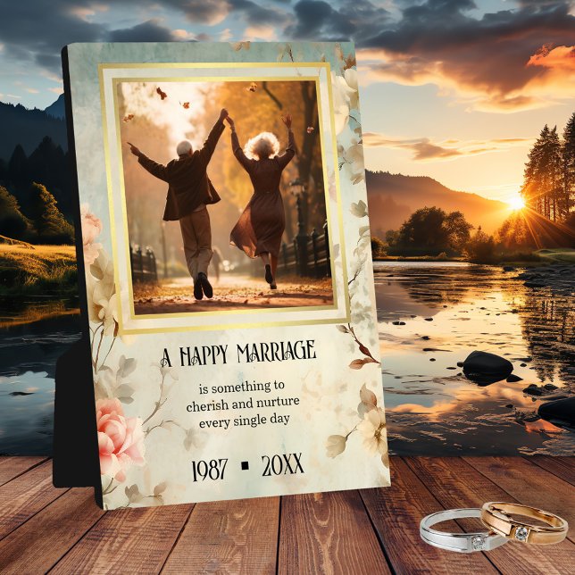 Ihr Foto Blumengold Zitat Anniversay Plaque Fotoplatte (Photo plaque featuring a floral vintage design with gold lining and quote - anniversary keepsake)