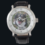 Ihr Foto für den Niedlichen Besitzer Ihres Hauses Armbanduhr<br><div class="desc">Personalisieren Sie mit dem Foto Ihres eigenen Hundes auf dieser benutzerdefinierten Haustierbesitzeruhr und passen Sie ihren Namen unten an. Ein wunderschönes personalisiertes Armbanduhrgeschenk für Hunde oder Katzenbesitzer,  um ihre Liebe zu verewigen. In Weiß umrahmt mit schwarzen Zahlen.</div>