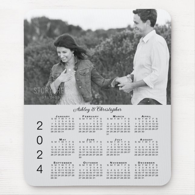 Ihr Foto heißt Personalisiert Gray 2024 Kalender Mousepad (Vorne)