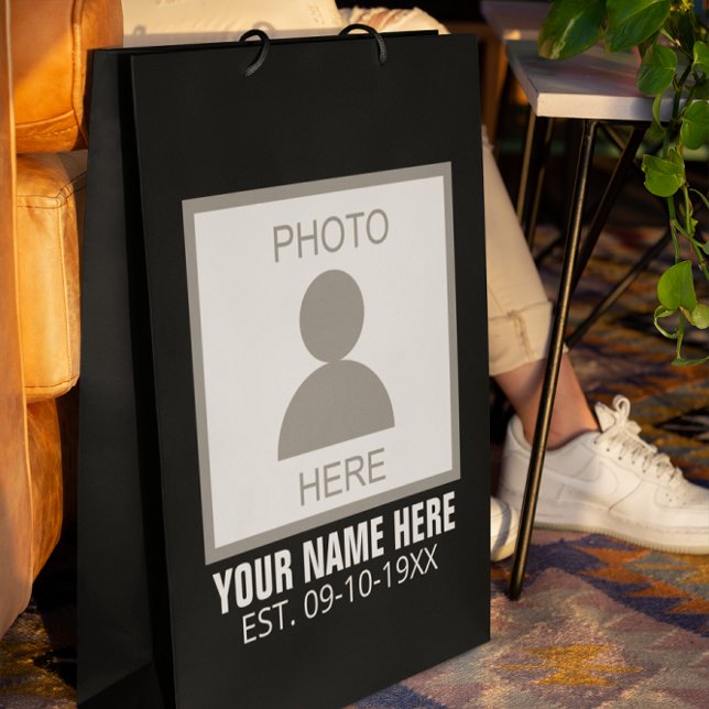 Ihr Foto hier Name und Alter Mittlere Geschenktüte (Von Creator hochgeladen)