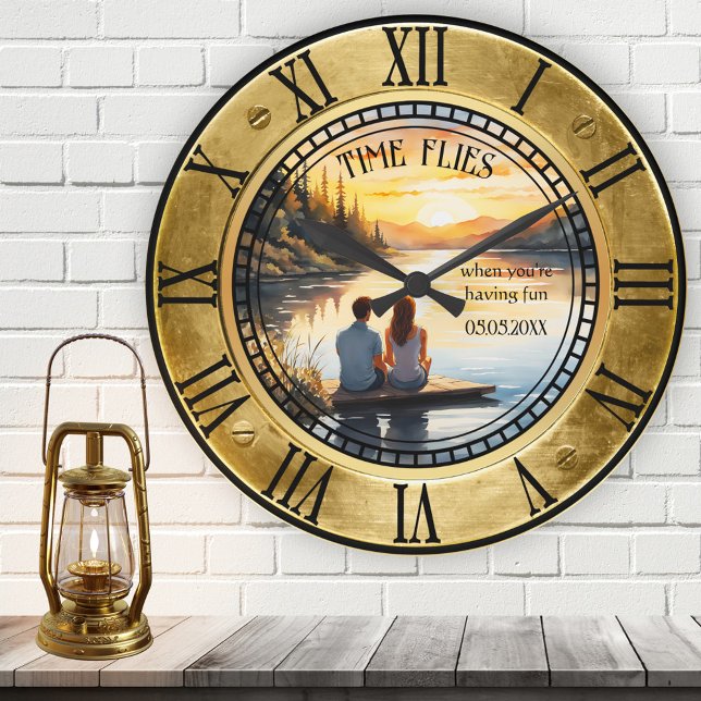 Ihr Foto nautisch Runde Wanduhr (Nautical wall clock featuring your custom photo framed by a vintage ship window and roman numerals)
