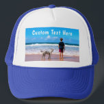 Ihr Foto Text Trucker Hut mit benutzerdefiniertem  Truckerkappe<br><div class="desc">Benutzerdefinierte Foto- und Texthasen - Ihr eigenes Design - Personalisierte Familie / Freunde oder Persönliches Kartengeschenk - Hinzufügen von Foto und Text - Umformatieren und verschieben oder entfernen und hinzufügen / Text mit Anpassungs-Tool ! Wählen Sie / fügen Sie Ihre Lieblings-Schriftart / Textfarbe! Sie können dieses Design auf mehr als...</div>