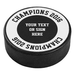 Ihr kurviger und solider Text oder Zeichen Eishockey Puck