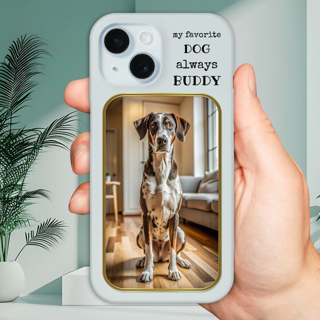 Ihr Lieblingshund Foto Chic Gold Blue Case-Mate iPhone Hülle (Chic phone case featuring your custom dog photo framed by a golden lining on pastel pale blue)