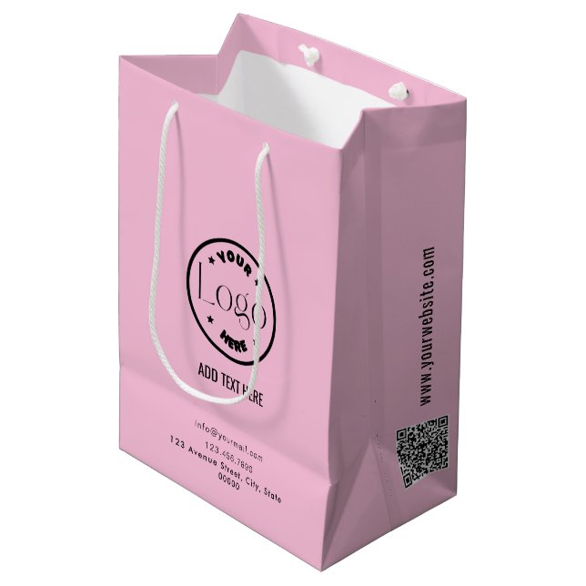 Ihr Logo-Geschäft Beruflich Pink | QR-Code Mittlere Geschenktüte (Vorderseite Schrägansicht)