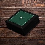 Ihr Monogramm in dunkelgrün und weiß Erinnerungskiste<br><div class="desc">Fügen Sie Ihre /this monogram zu dieser einfachen Geschenkboxen in dunkelgrün (013220 ) &white hinzu. Aus dem Geschäft von Lumirala . Personalisierte Geschenke sind immer eine gute Idee!</div>