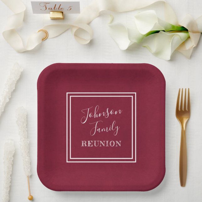 Ihr Name Familie Wiedersehen Script Burgundy Pappteller (Hochzeit)