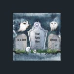 Ihr Name hier Spooky, gruseliges Halloween Leinwanddruck<br><div class="desc">Fügen Sie dieses lustige und gruselige Halloween Thema Innendekoration Party mit Monogramm mit Ihrem Namen oder lustigen Sprichwort. Spooky fliegende Geister,  Grabsteine mit lustigen Sprüchen,  Schädel,  Spinnennetz,  Spinne und Friedhofszene. Vergnügen Sie sich,  Ihr Büro oder Ihre Zuhause zu dekorieren.</div>