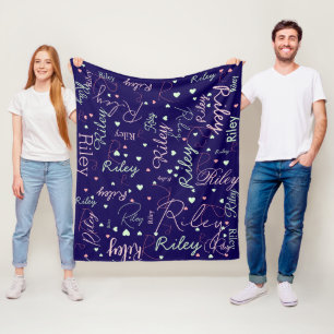 Ihr Name mit rosa Herzen überall in dunkelblau Fleecedecke