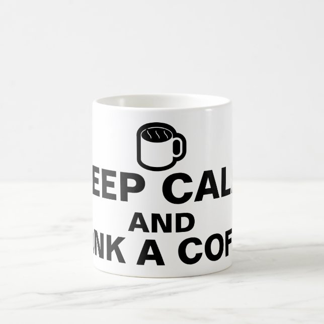 Ihr schönes Sprichwort: BEHALT CALM UND TRINKEN SI Kaffeetasse (Mittel)