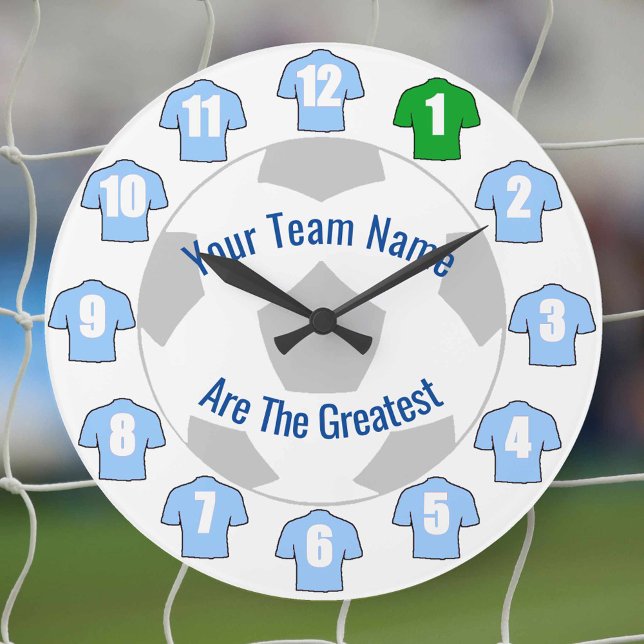 Ihr Team Name Football Clock - Light Blue Shirts Große Wanduhr (Von Creator hochgeladen)
