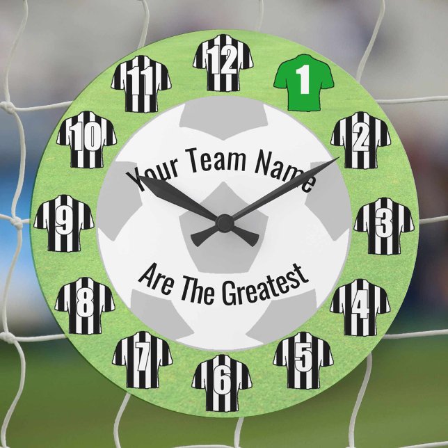 Ihr Teamname Football Clock Black & White Shirts Große Wanduhr (Von Creator hochgeladen)