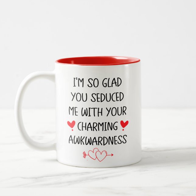 Ihre charmante Weitsichtigkeit, Ihr lustiger Valen Zweifarbige Tasse (Links)