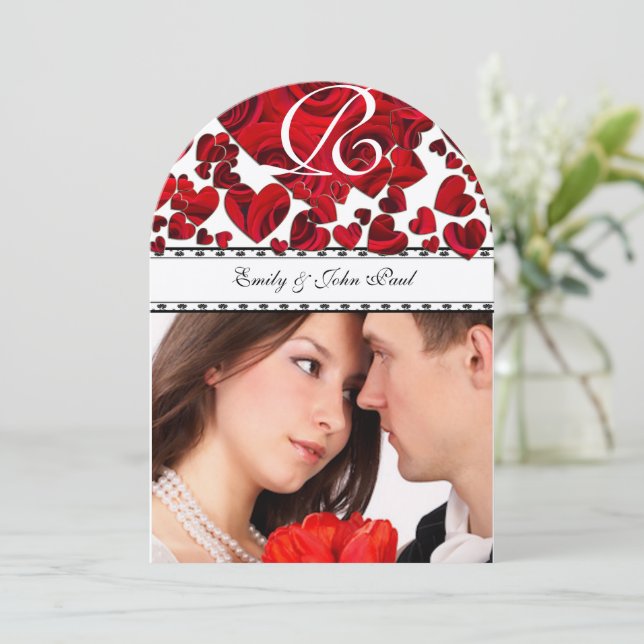 Ihre Foto Red Heart Rose Hochzeit Einladung (Stehend Vorderseite)