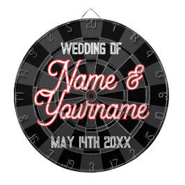 Ihre Hochzeitsnamen und Datum auf schwarzem Holzko Dartscheibe