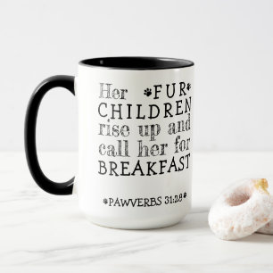 Ihre Pelzkinder heben Pawverbs 31:28 Leinwand auf Tasse