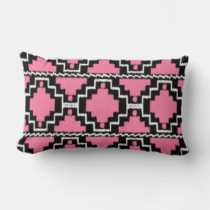 Ikat Aztec Muster - Fuchsienrosa, Schwarz und Weiß Lendenkissen